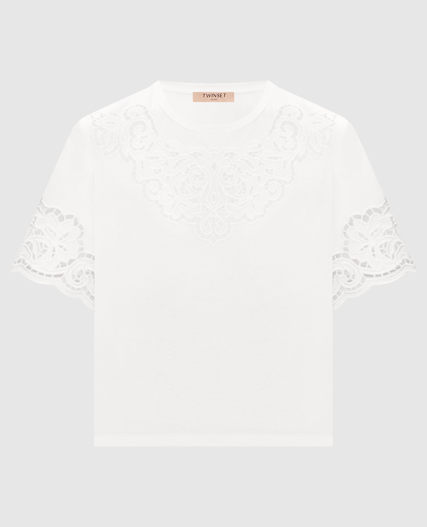 Белая футболка с вышивкой ришелье