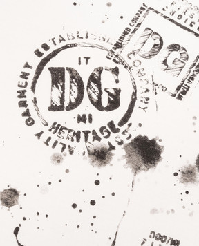 Dolce&Gabbana Дитяча біла футболка в брендовий принт L4JTHVG7PZC26