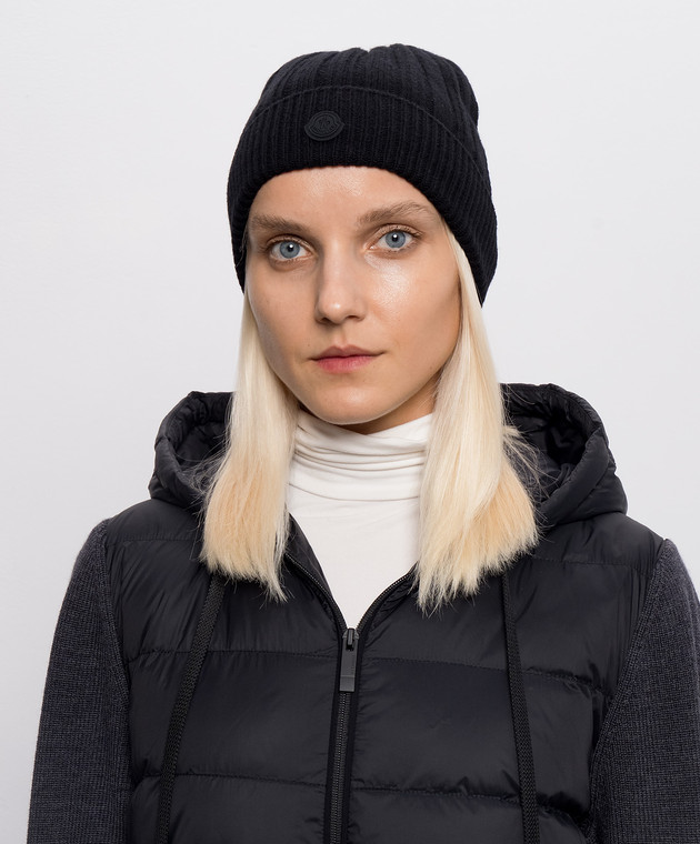 Moncler Черная шапка из шерсти с нашивкой логотипа L20933B00016M1241 изображение 2