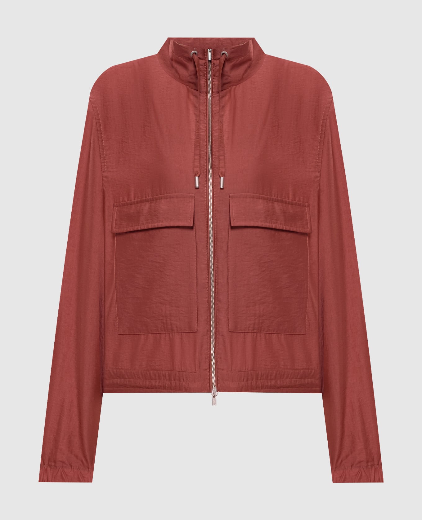 Красная куртка с цепочкой