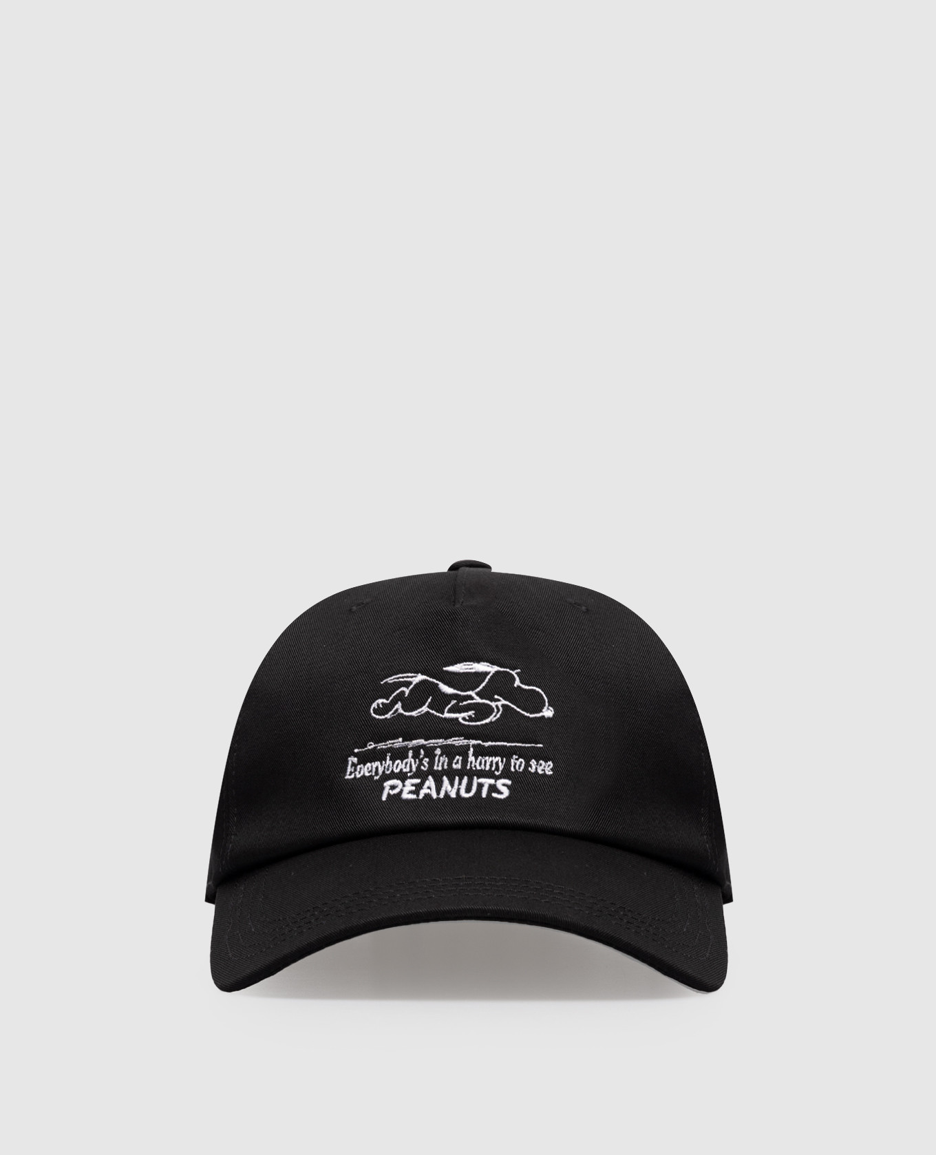 Черная кепка с вышивкой Peanuts