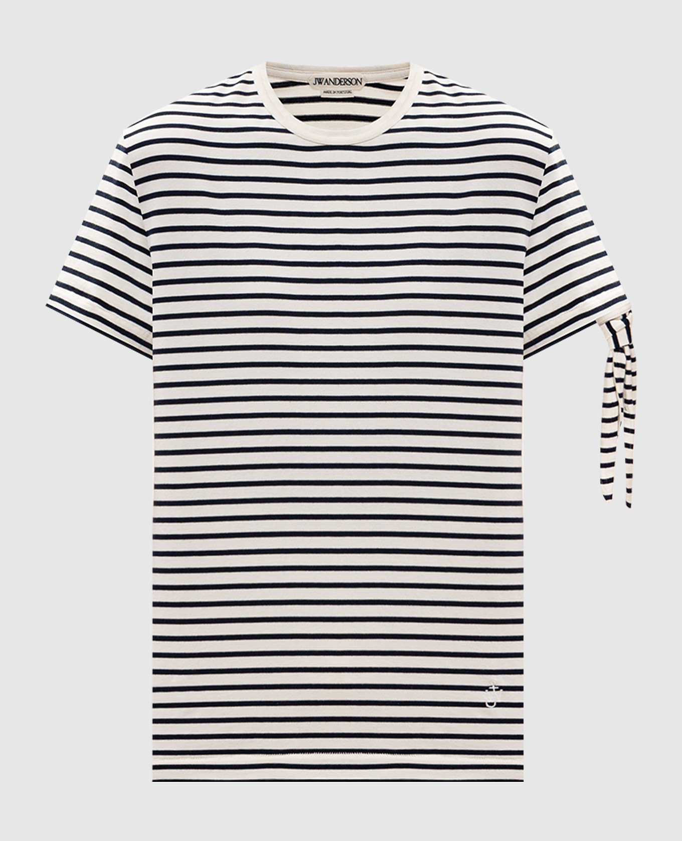 Белая футболка в полоску