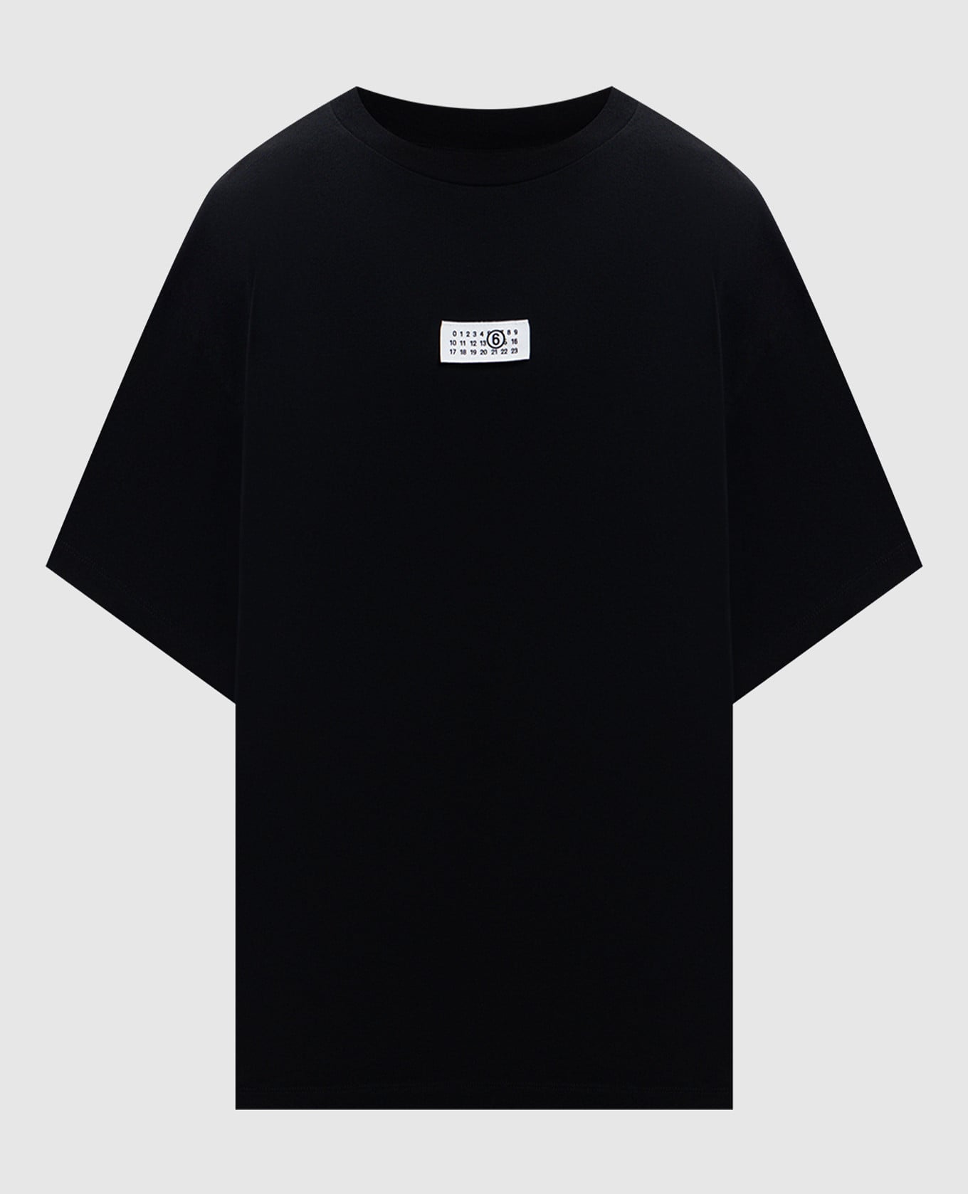 Черная футболка с нашивкой логотипа