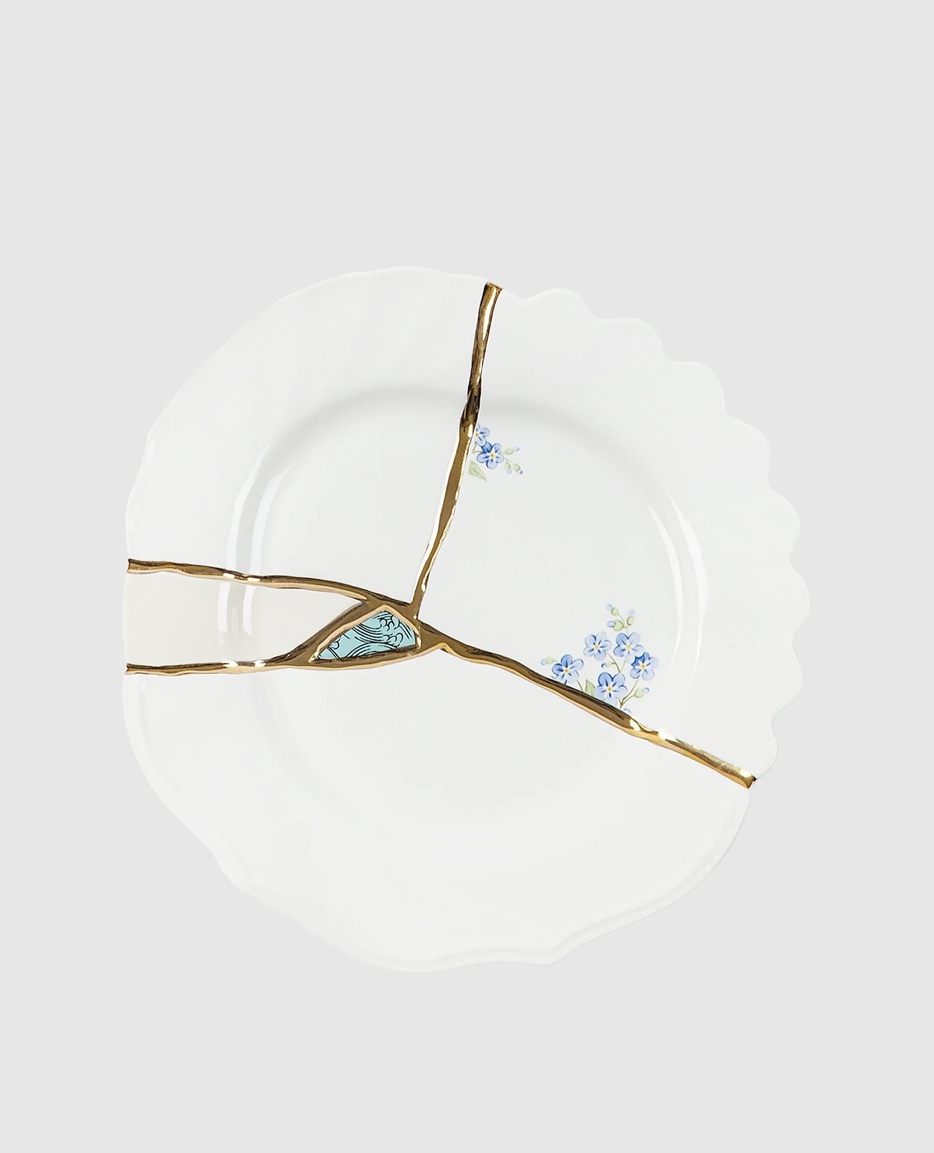 Белая фарфоровая ассиметричная десертная тарелка Kintsugi