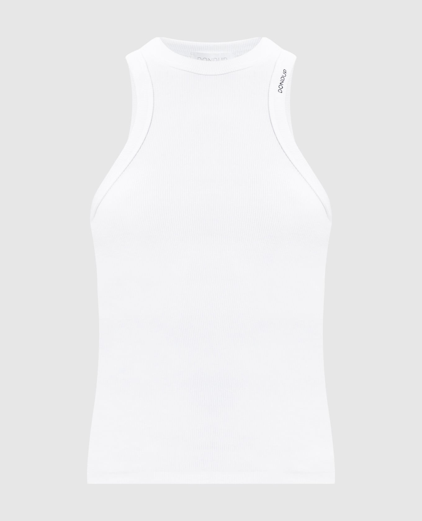 Белый топ в рубке с логотипом