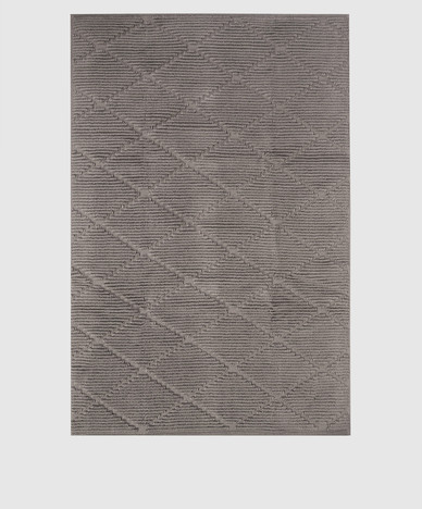 Серый коврик для ванной комнаты