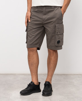 C.P. Company Серые шорты-карго с фактурным патчем логотипа MBE245A110340O