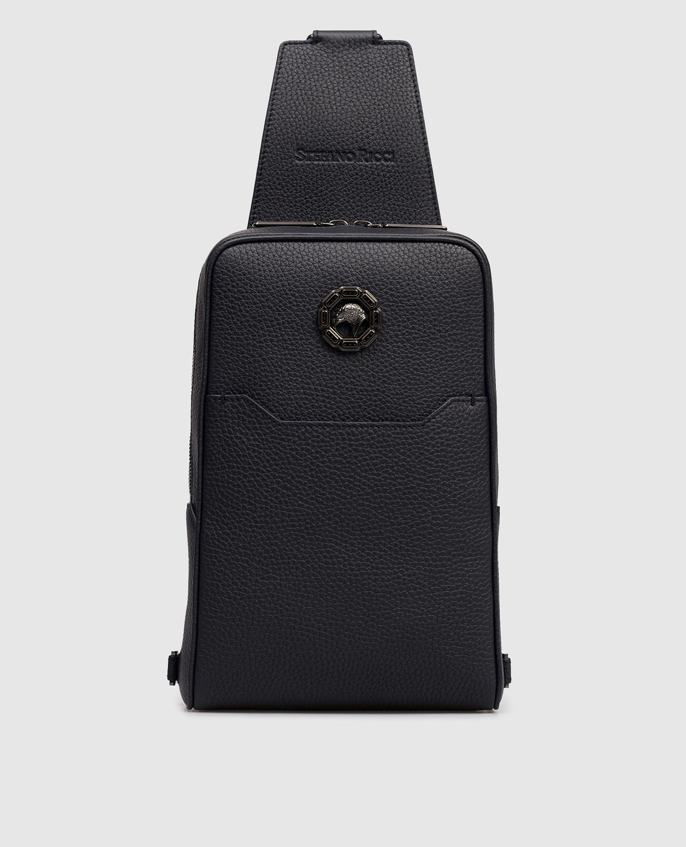 Синяя кожаная сумка-слинг с логотипом и эмблемой