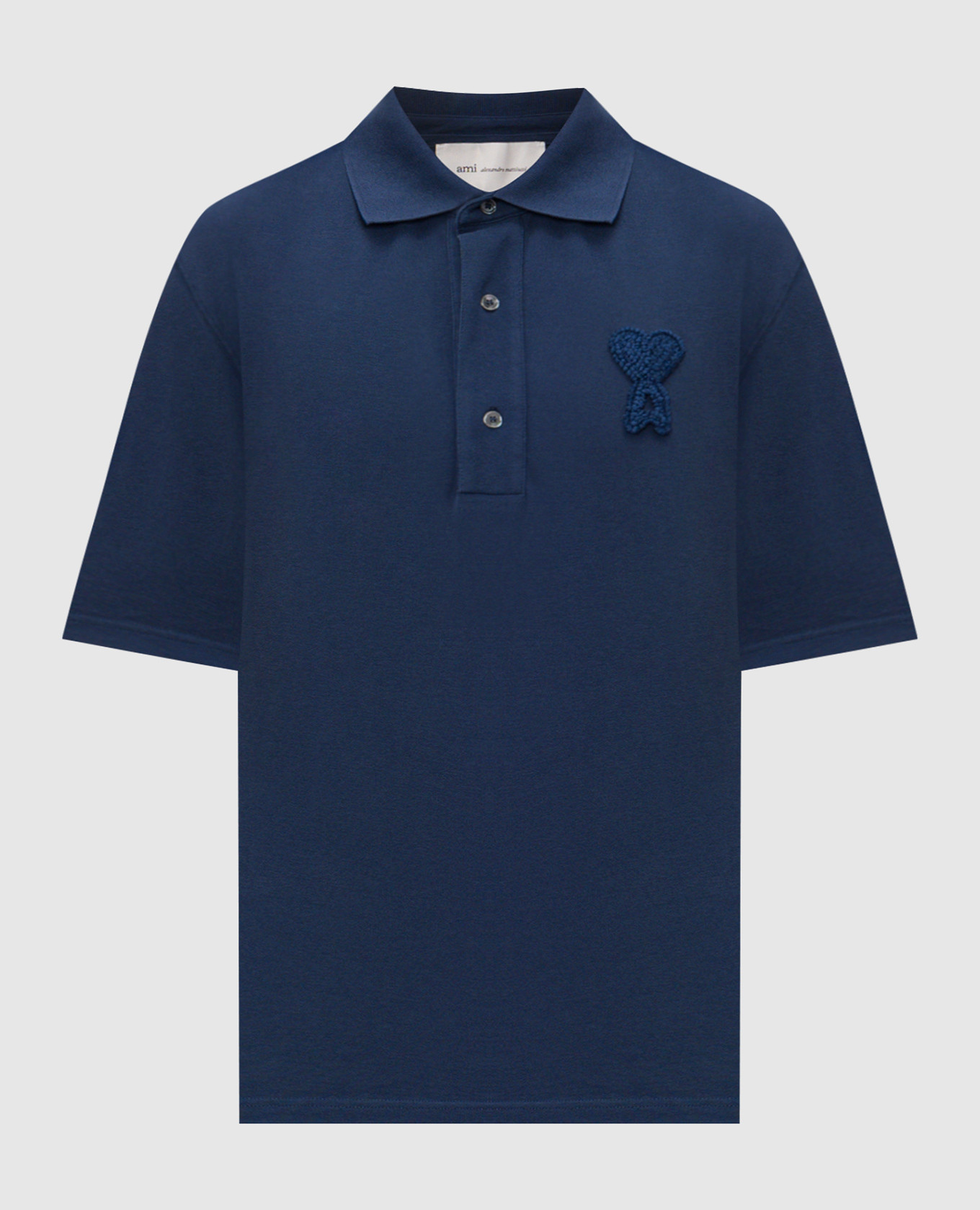 Синее поло с фактурной нашивкой эмблемы