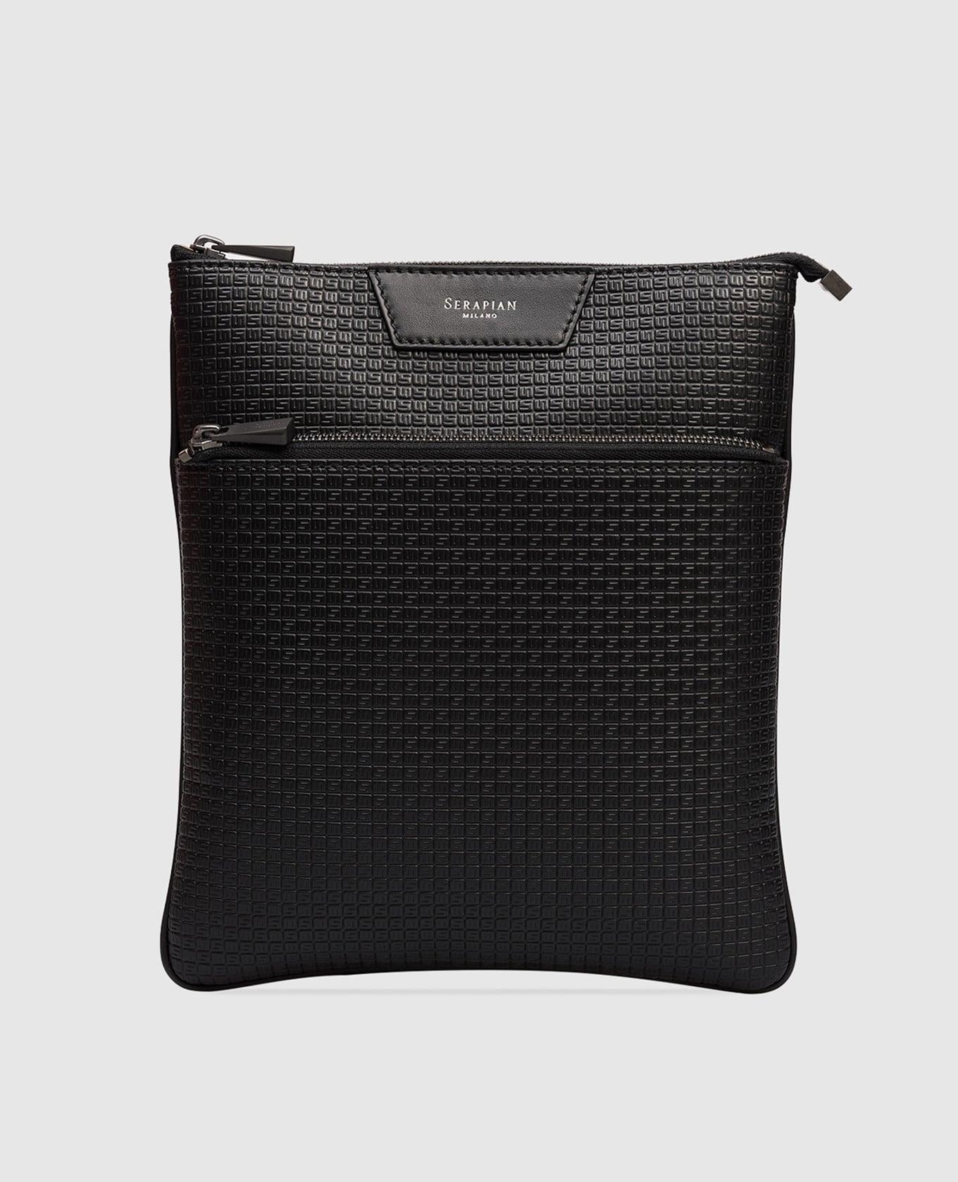 Черная кожаная сумка с тиснением монограммы