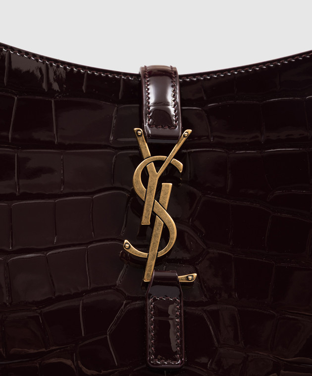 Saint Laurent Бордовая кожаная лакированная сумка-хобо 5À7 с тиснением под кожу крокодила 657228AAGKR изображение 4