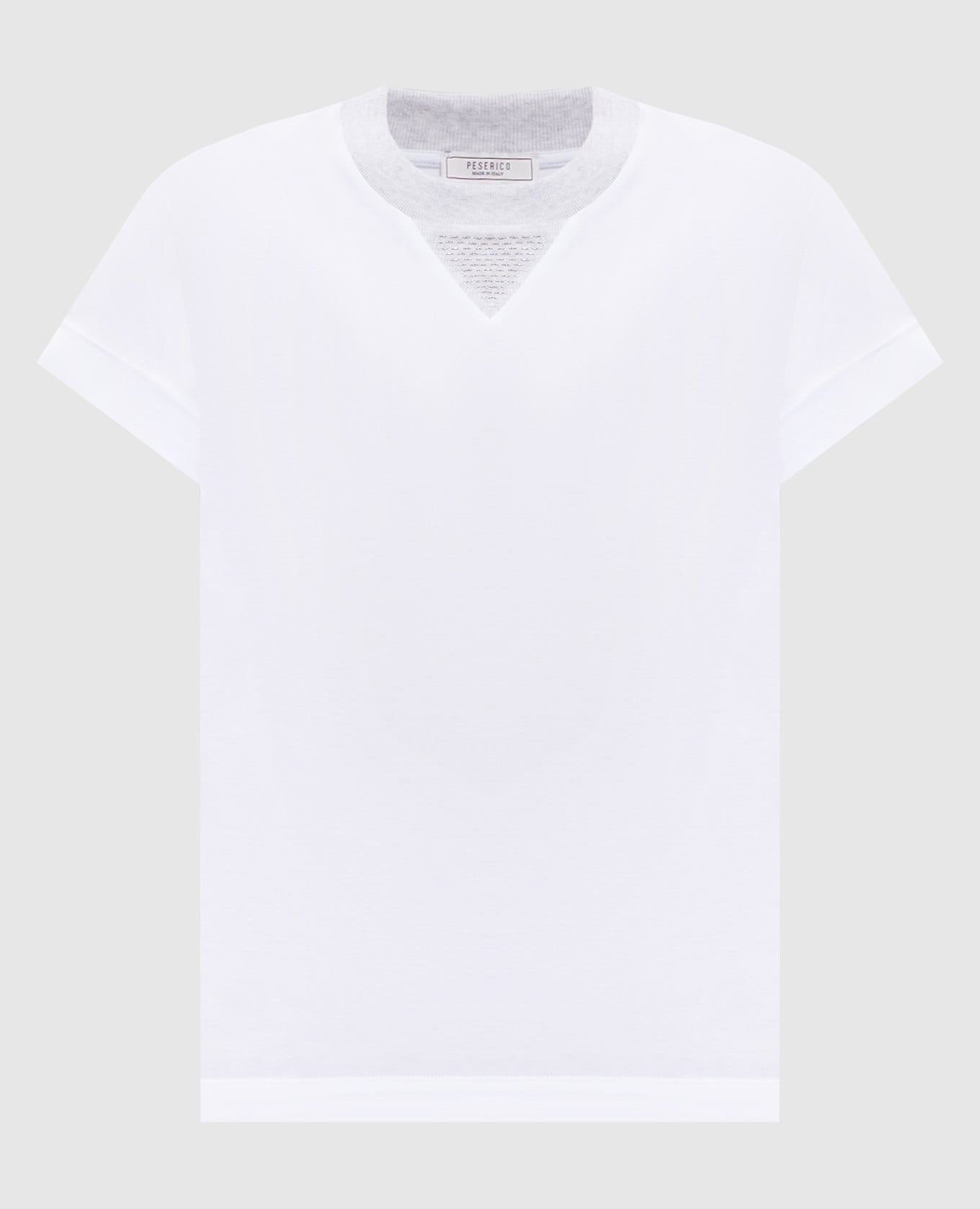 Белая футболка с цепочкой