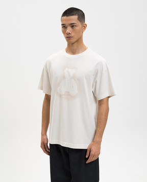 Palm Angels Футболка Spray Bear цвета айвори PMAA109S26JER001
