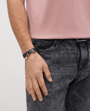 Alexander McQueen Чорний шкіряний браслет з підвіскою 8553241AAV4