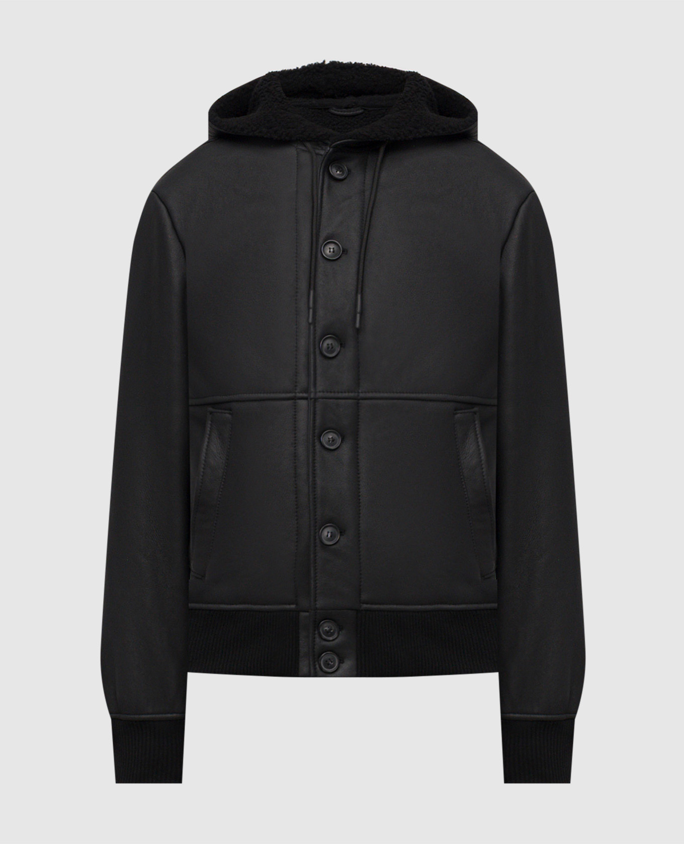 Черная укороченная дубленка с капюшоном