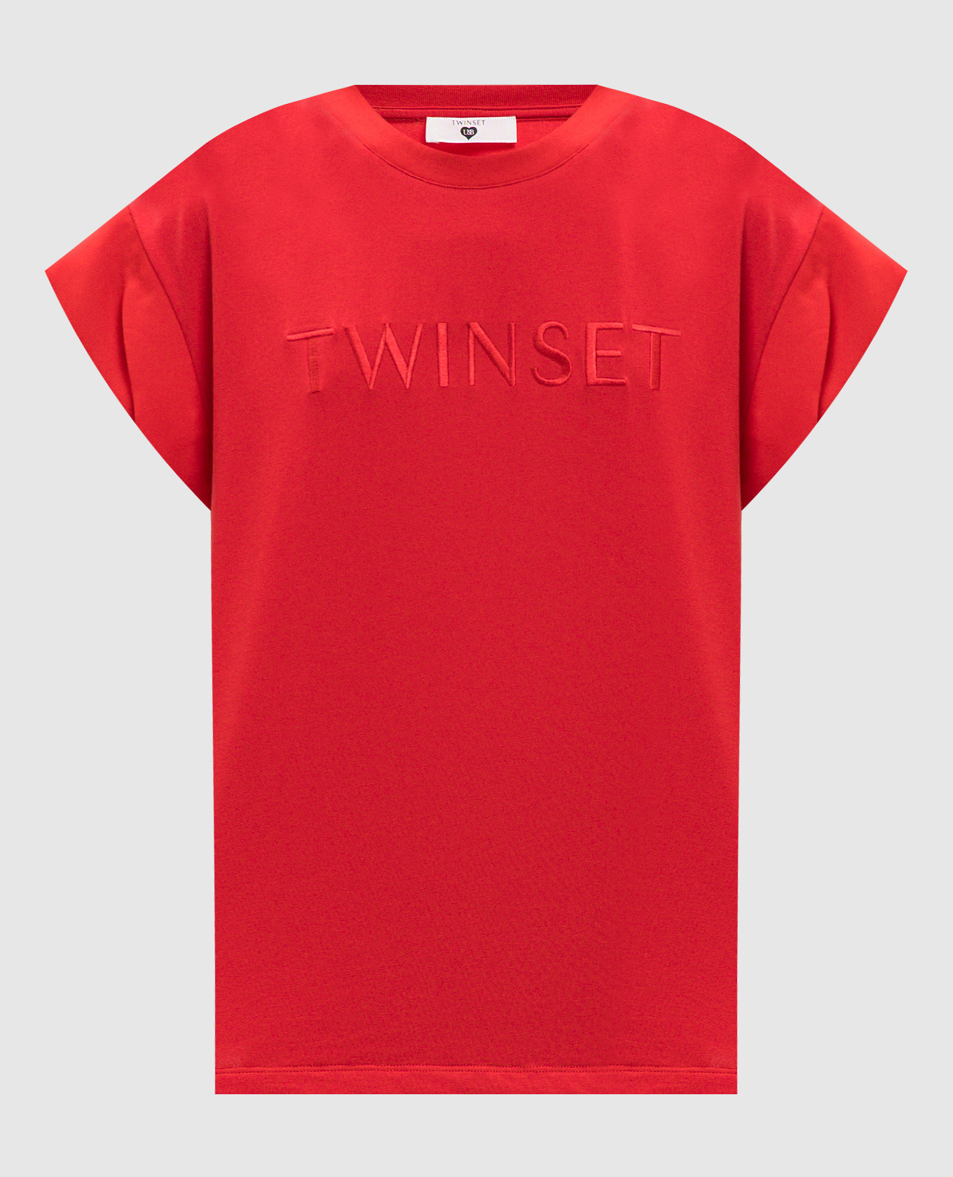 Красная футболка с вышивкой логотипа