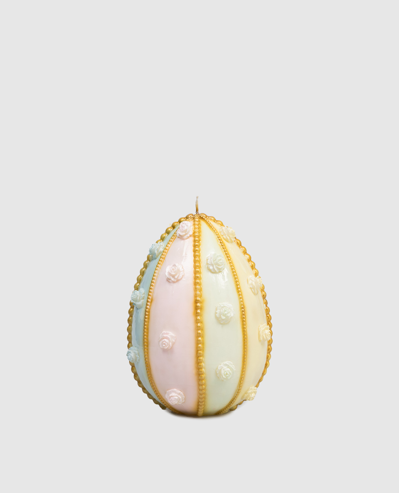Свеча в форме яйца с украшениями в виде цветков и жемчуга
