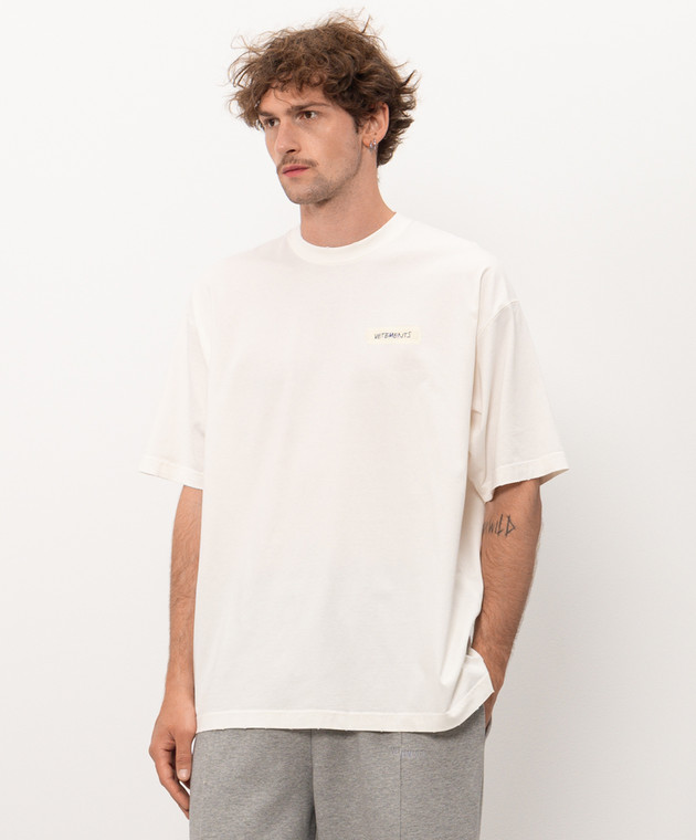 Vetements Футболка цвета айвори с принтом логотипа MH27TR148Wm изображение 3
