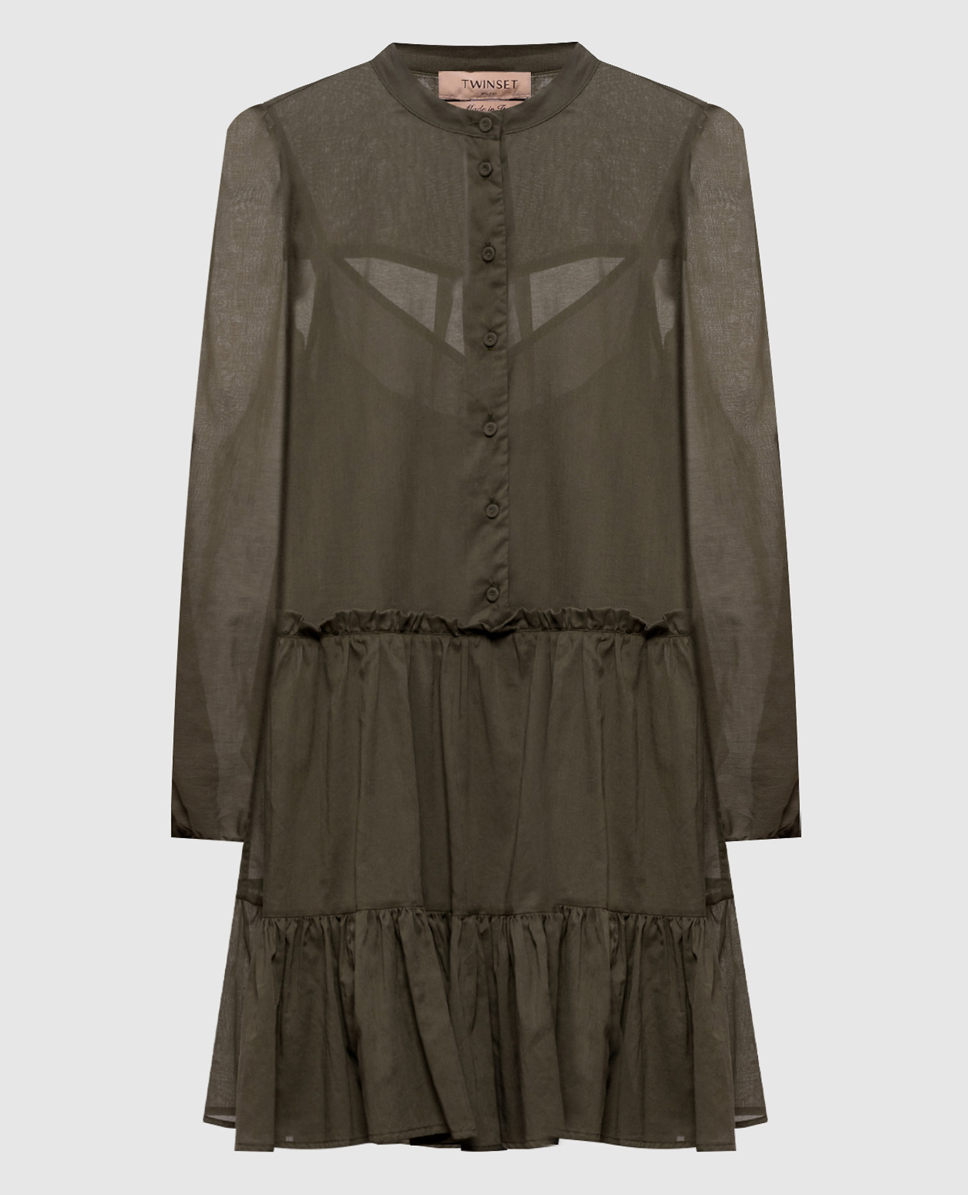 Зеленое платье с металлическим логотипом