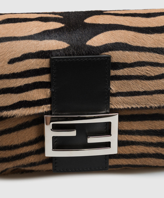 Fendi Коричневая сумка из кожи с ворсом в анималистичный принт 8BR850B16B изображение 4