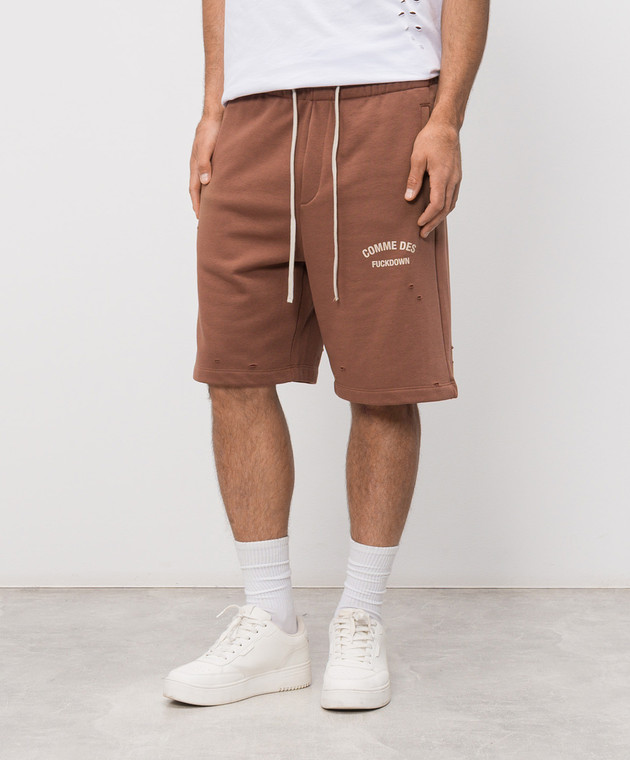 Comme des Fuckdown Коричневые шорты с принтом логотипа и прорехами FMS6CFABM01925 изображение 3