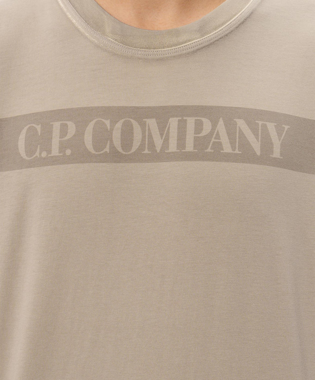 C.P. Company Бежевая футболка с принтом MTS275A005431P изображение 5