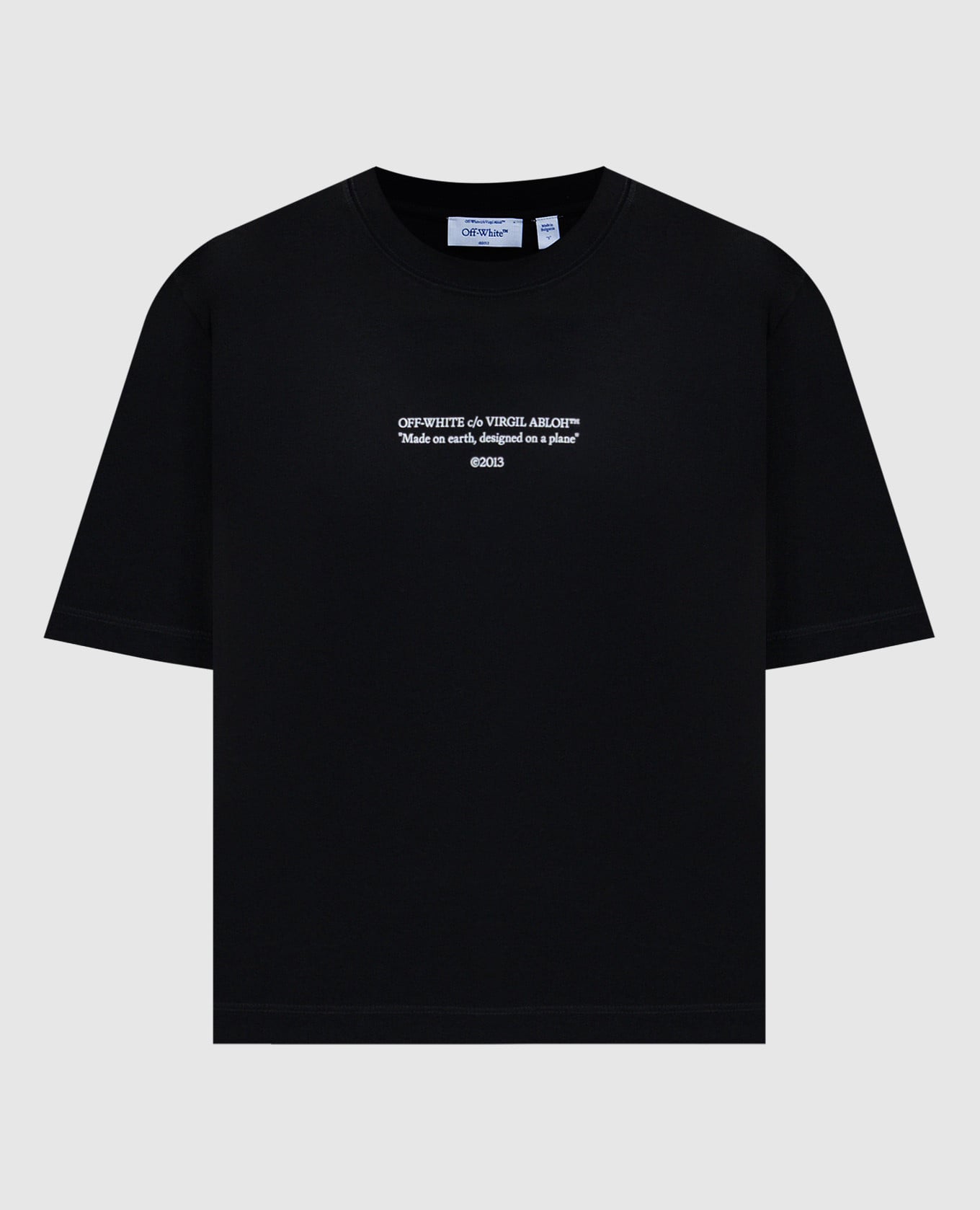 Черная футболка с логотипом