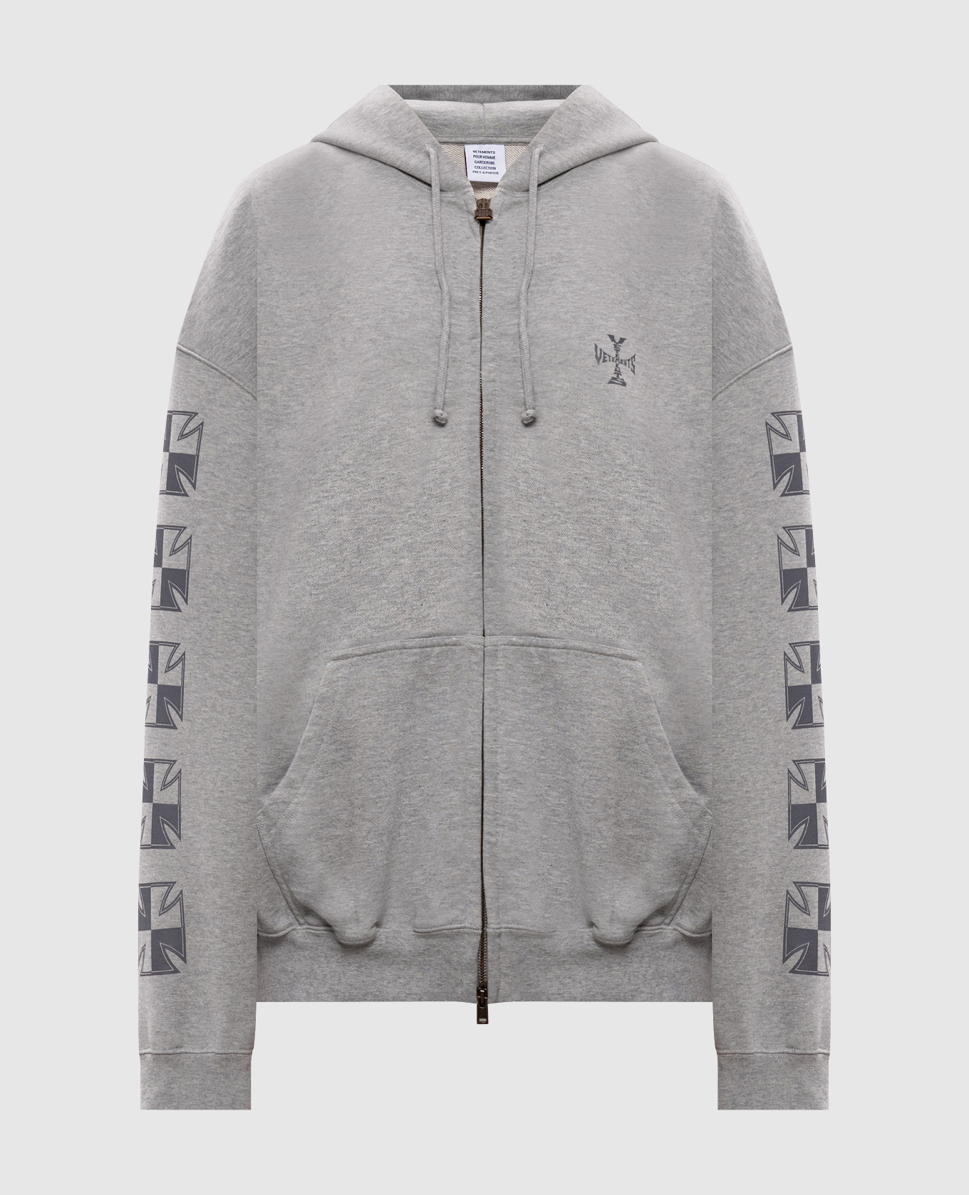 Сіра спортивна куртка з брендовим принтом