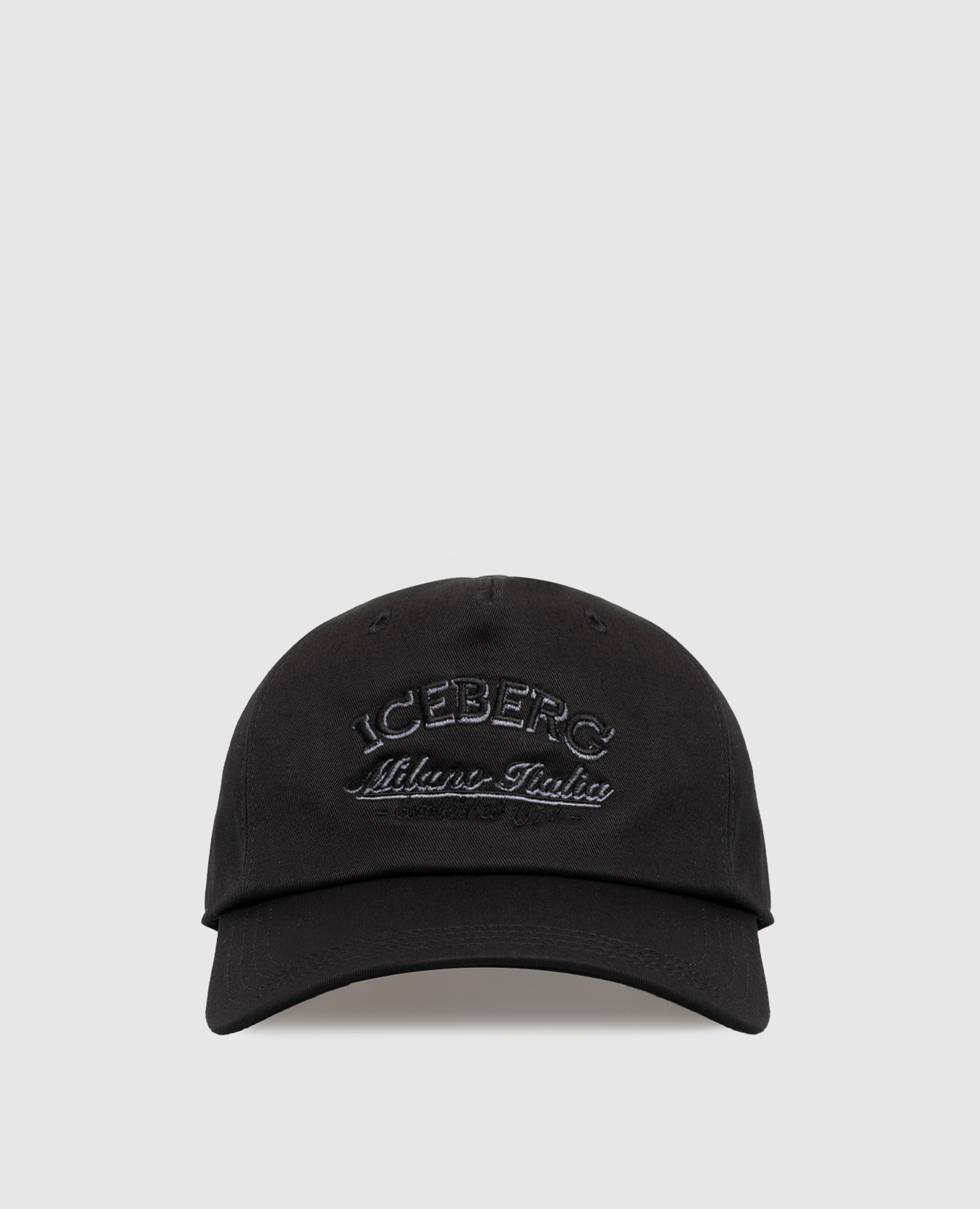 Черная кепка с фактурной вышивкой логотипа