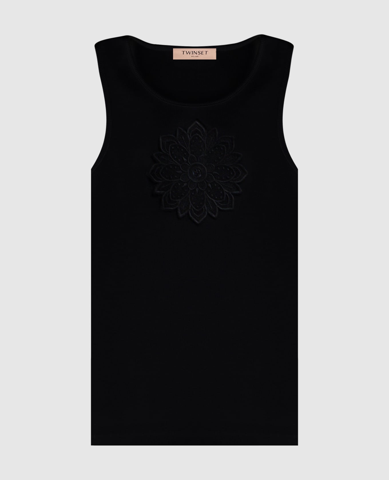 Черный топ в рубке с логотипом