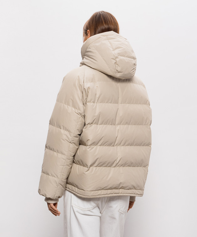 Brunello Cucinelli Бежевый стеганый пуховик с цепочкой мониль MH5257216 изображение 4