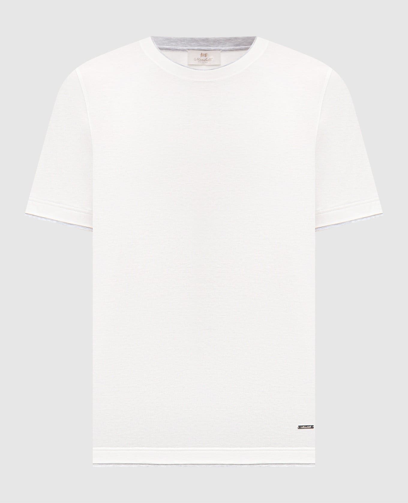 Белая футболка с логотипом