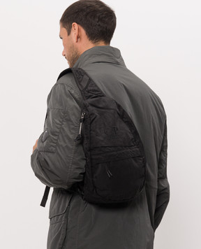 C.P. Company Черная сумка слинг с вышивкой логотипа MAC186A005269G