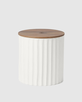 Brunello Cucinelli Белая ароматизированная свеча в керамическом подсвечнике MLCANDRV3