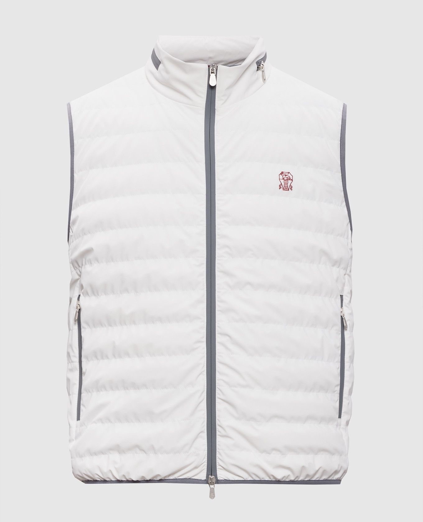 Белый пуховый жилет с вышивкой эмблемы