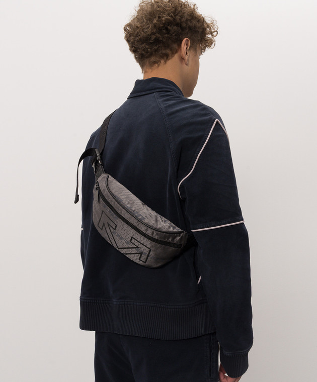 Off-White Сіра поясна сумка у візерунок логотипа OWMNT03F26FB01 зображення 2