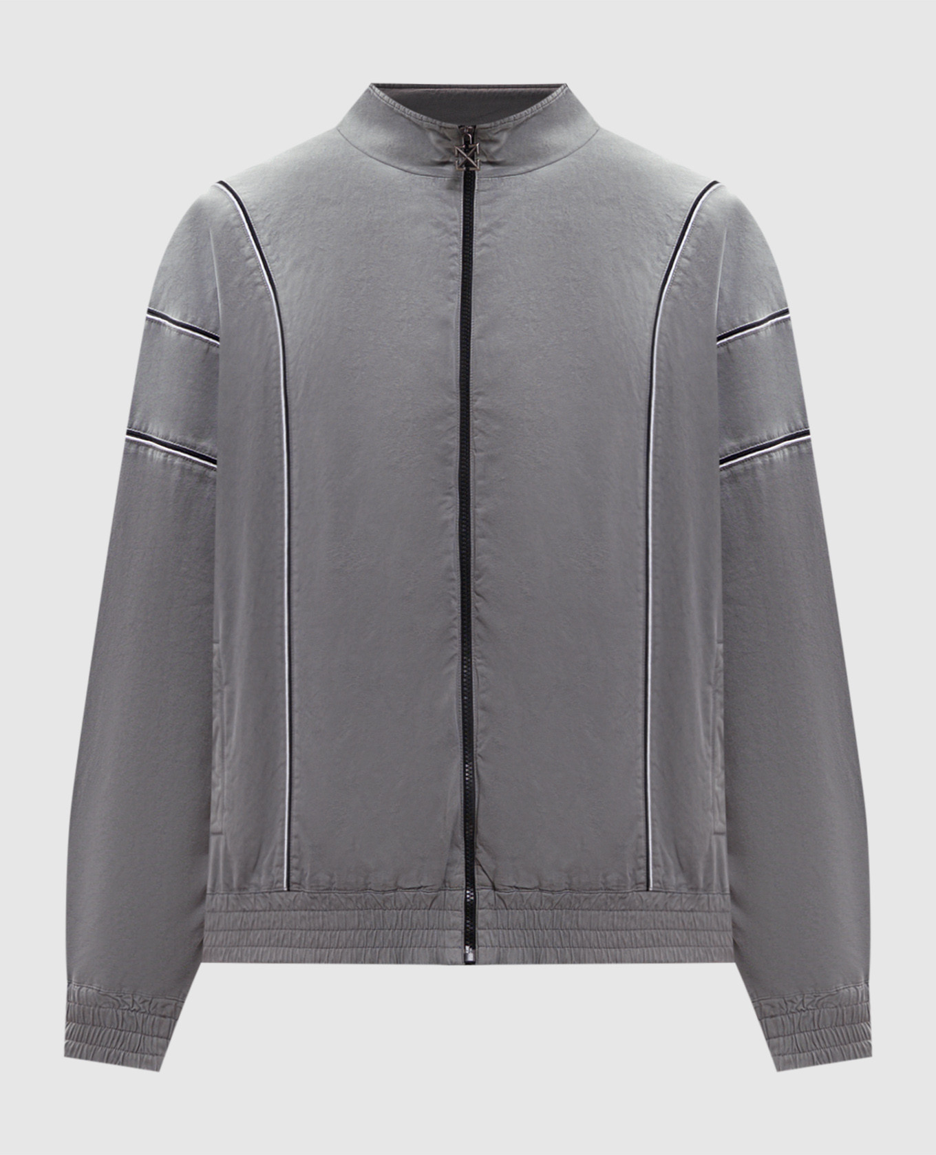 Серая спортивная куртка