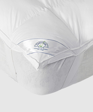 Белый пуховой наматрасник Corvara