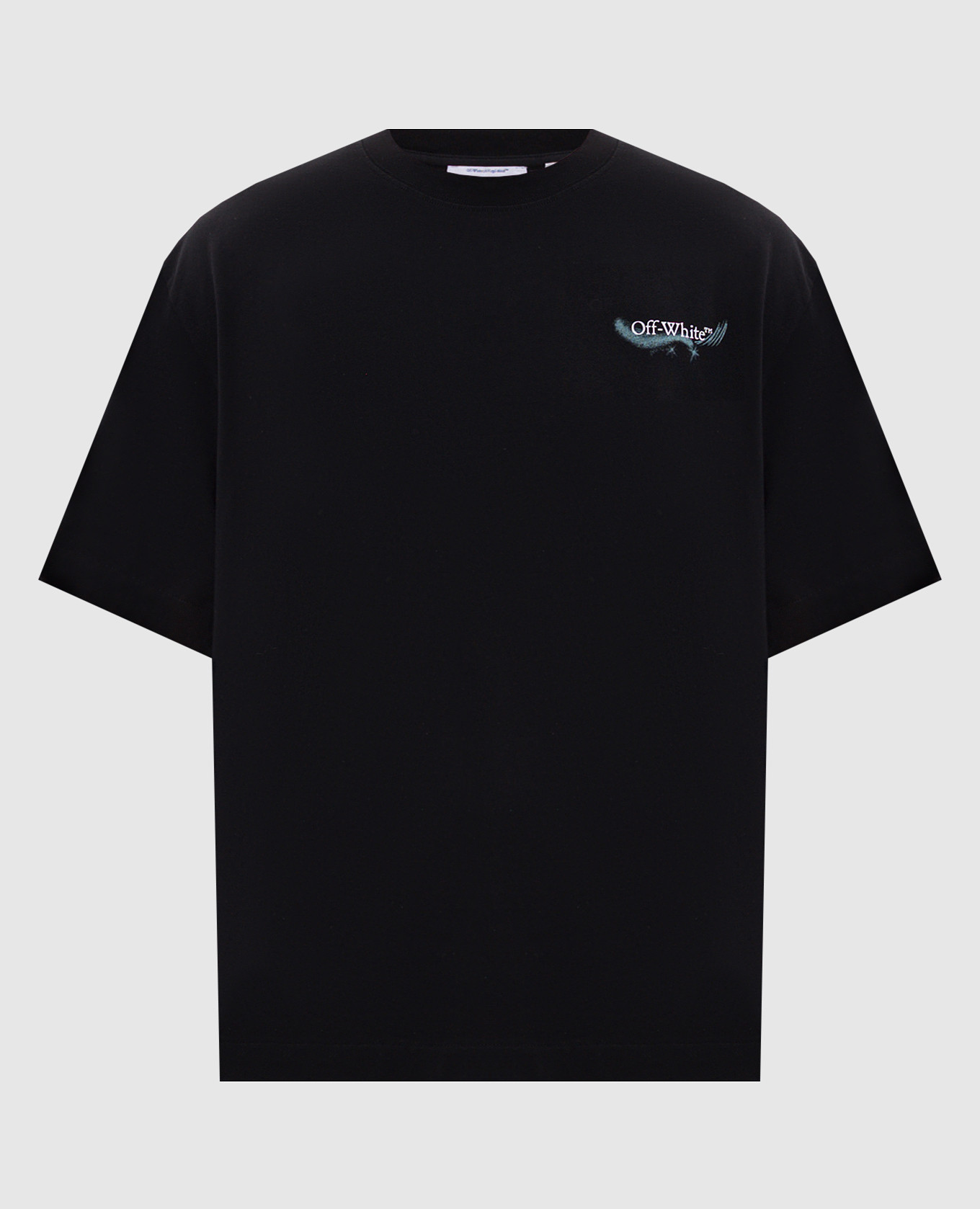 Черная футболка с брендовым принтом