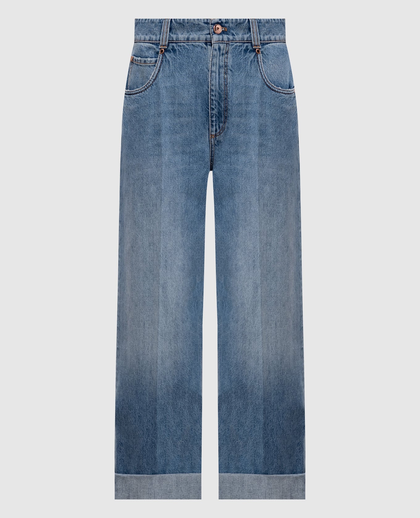 Голубые джинсы с эффектом потертости