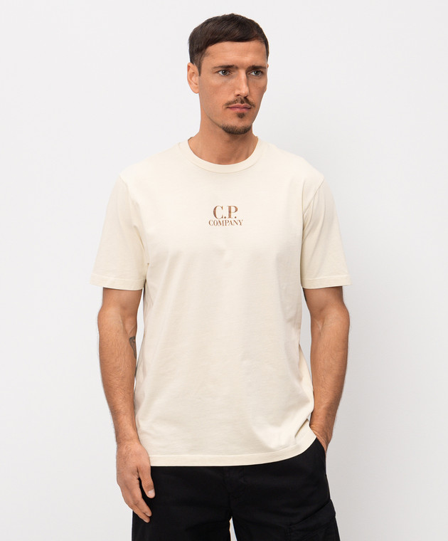 C.P. Company Бежевая футболка с контрастным принтом логотипа и эмблемы MTS291A005431G изображение 3