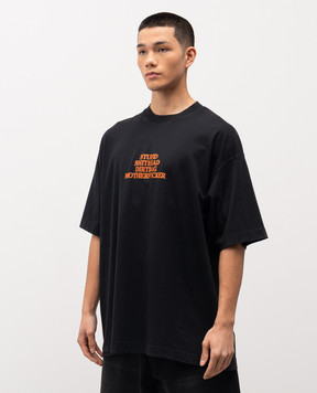 Vetements Черная футболка с контрастным принтом ME76TR221B