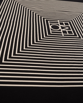 Toteme Черный платок из шелка с монограммой 211853801