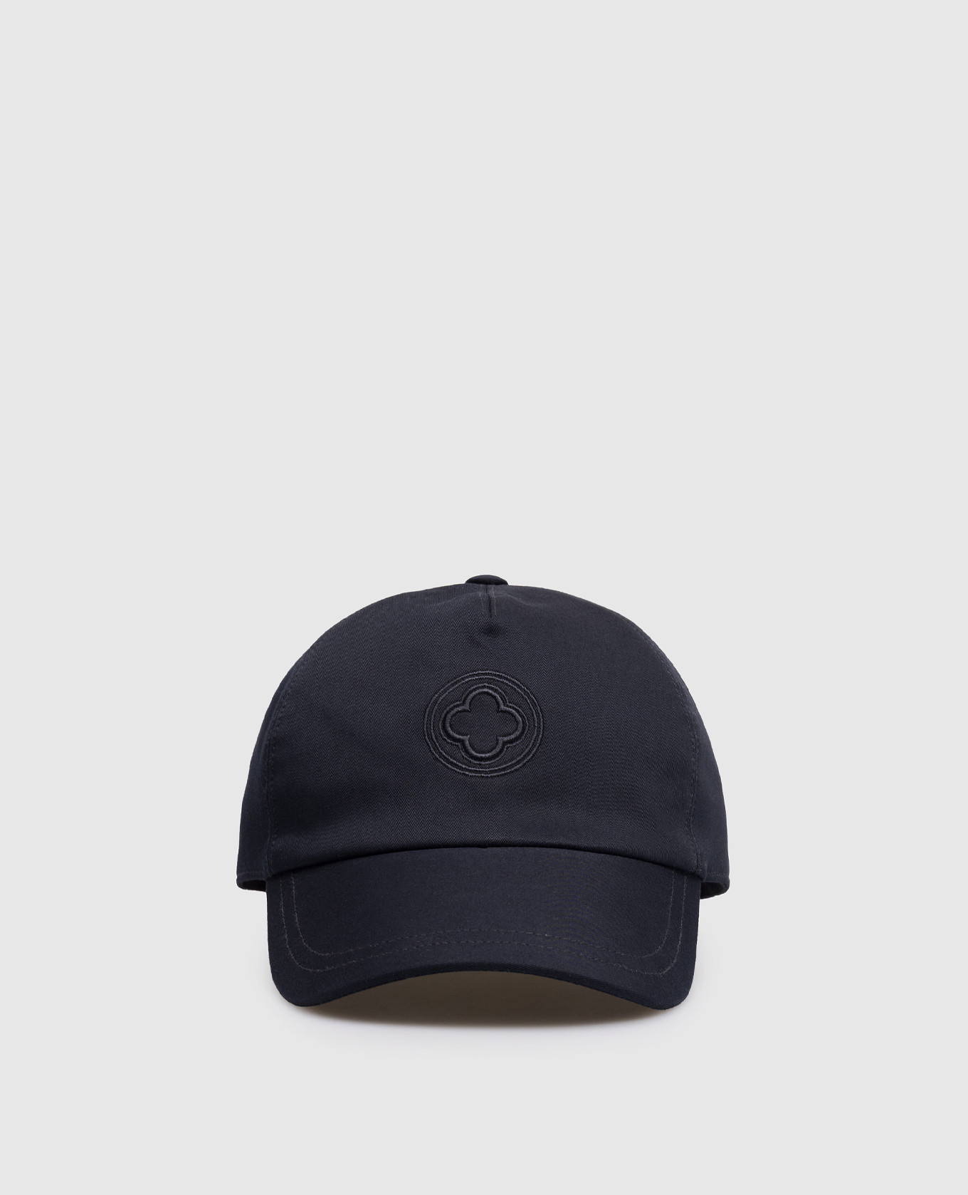 Синяя кепка с вышивкой эмблемы