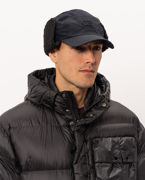 C.P. Company Чорна утеплена кепка-вушанка MAC279A110545A