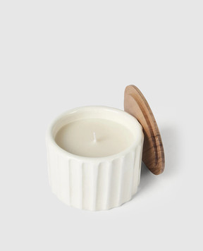Brunello Cucinelli Белая ароматизированная свеча в керамическом подсвечнике MLCANDRV1
