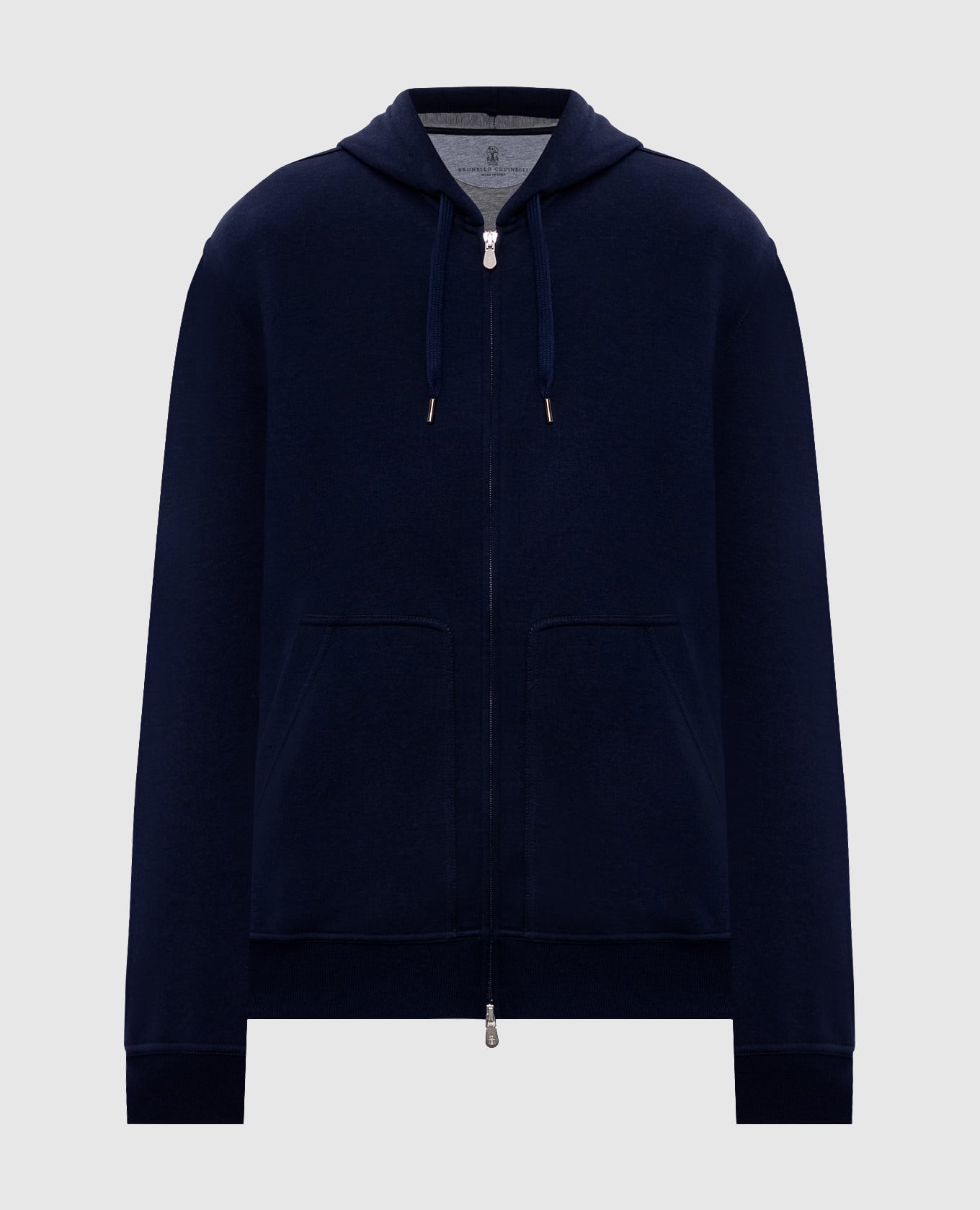 Спортивная куртка синего цвета