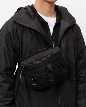 C.P. Company Чорна поясна сумка з патчем логотипа MAC043A005269G