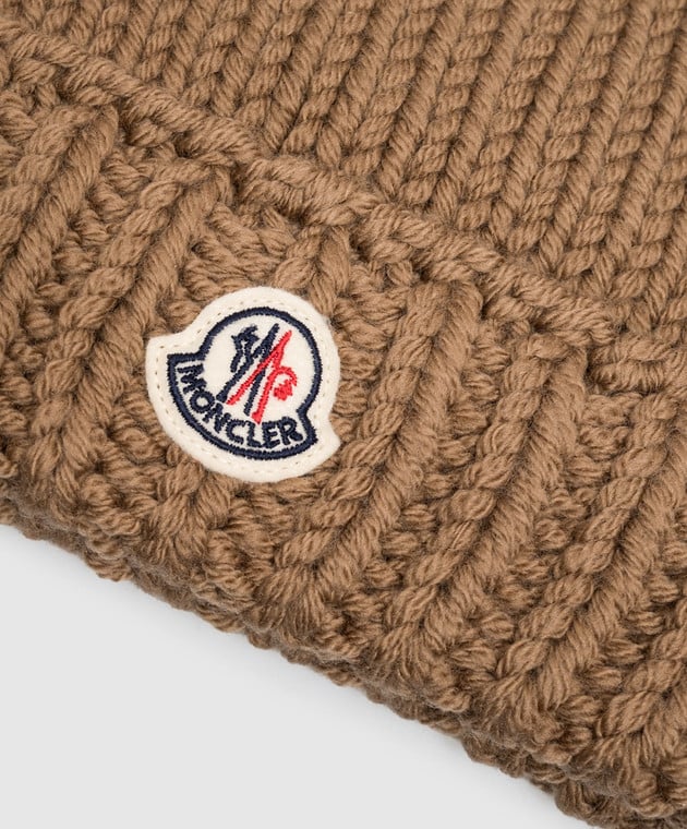 Moncler ENFANT Детская коричневая шапка с нашивкой логотипа L29543B00017M1172 изображение 3