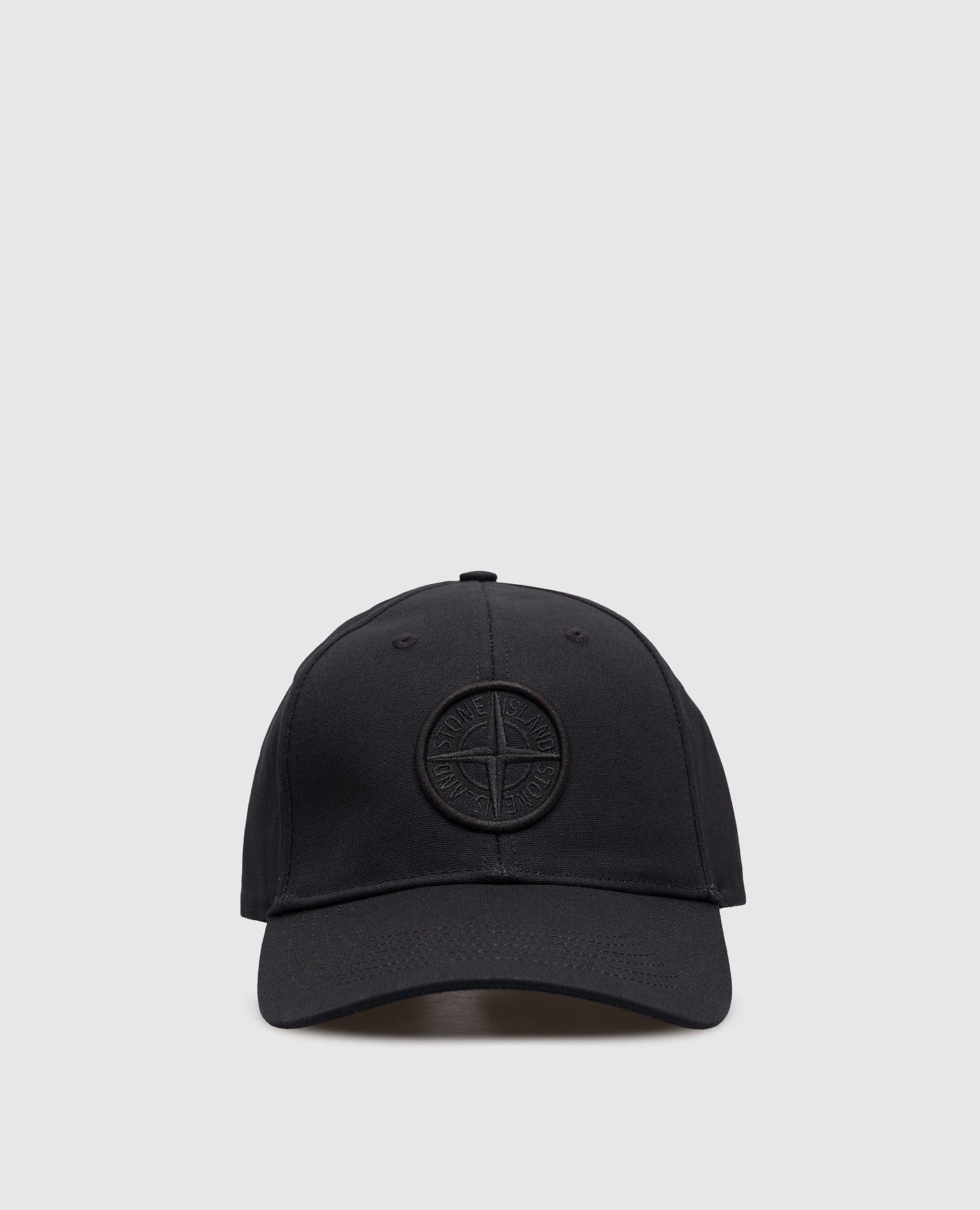 Черная кепка с вышивкой логотипа